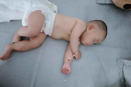 樟树宝宝老打喷嚏怎么办